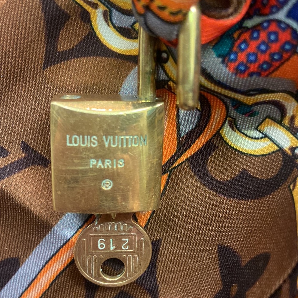 LV Vintage lock & key #219 - Picture 6 of 6